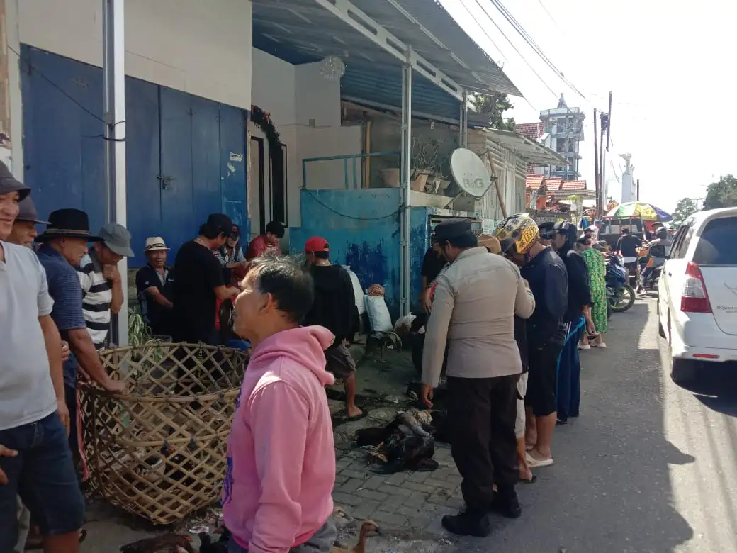 Patroli Humanis Jelang Natal, Polsek Remboken Pastikan Kamtibmas Tetap Kondusif